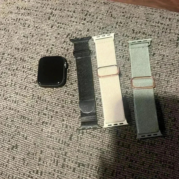 Apple Watch - Picture 1 of 5